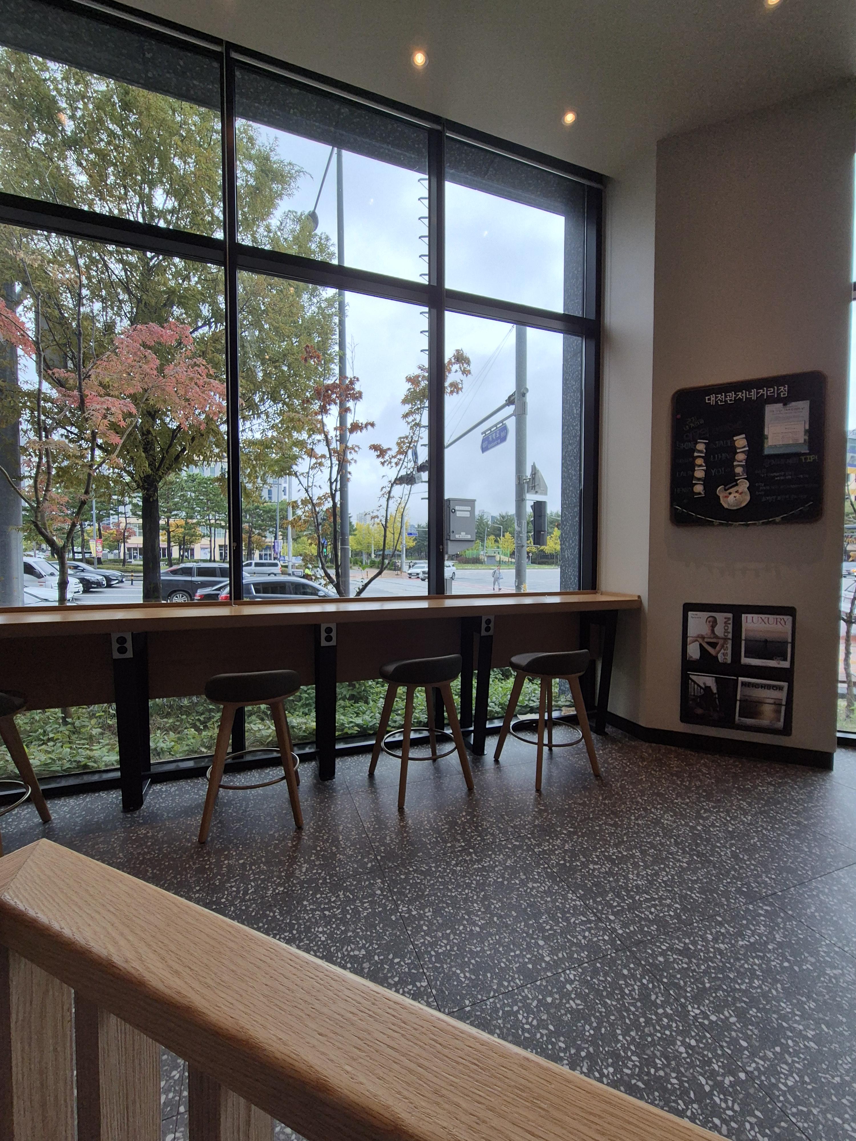 관저동 스타벅스 매장사진 창가