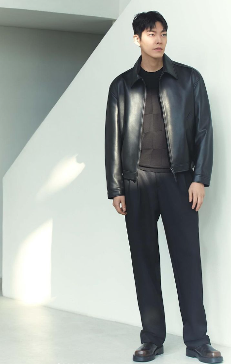 김우빈 프로필 작품활동 연애 신민아 결혼 투병 결별 드라마 영화 넥플릭스