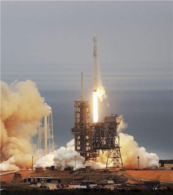 팰컨9 발사: 차세대 중형위성 2호 발사 성공! SpaceX 팰컨9 탑재 및 KAI 주도 민간 우주 시대 개막