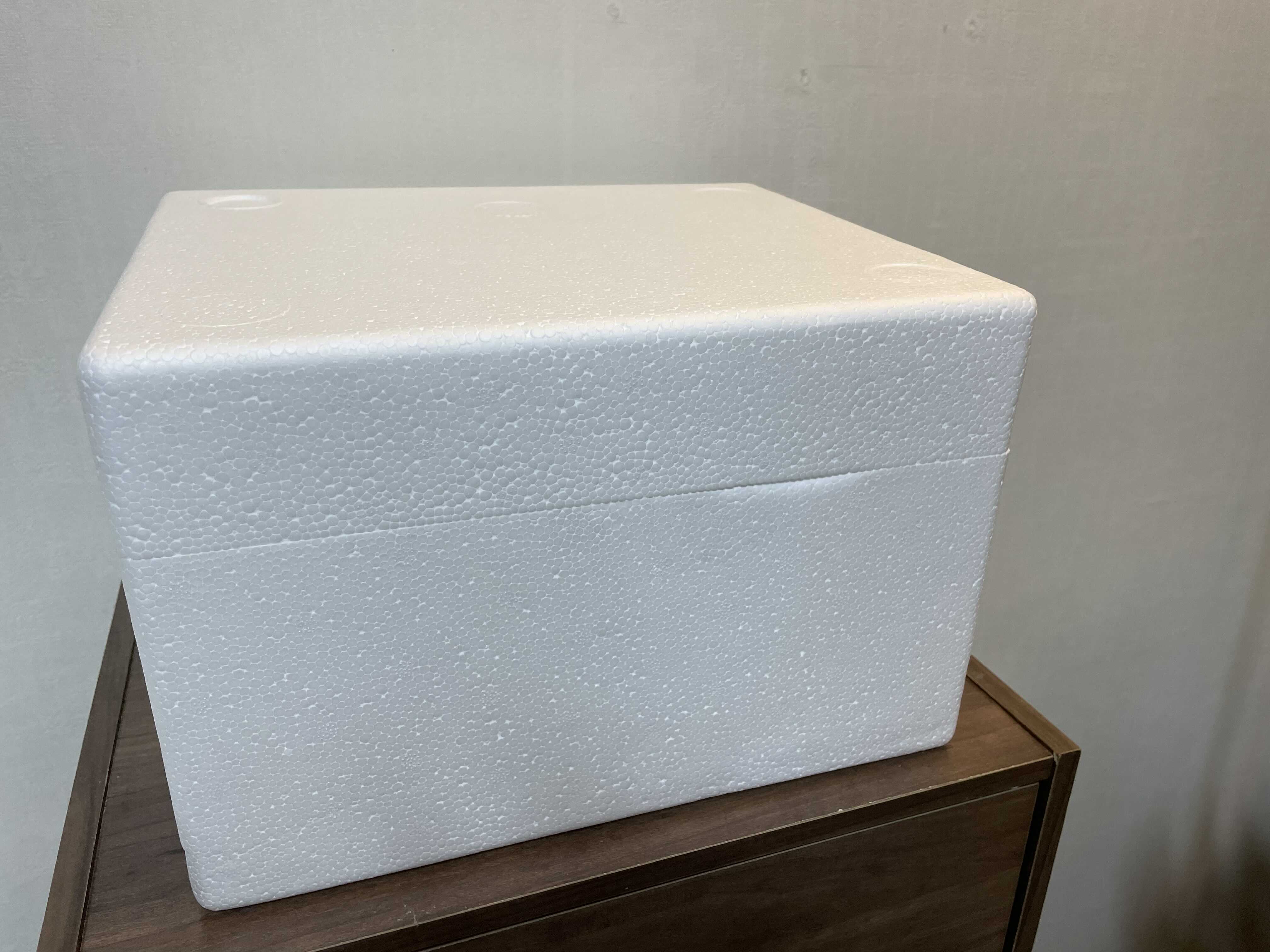 선반-위에-놓여-있는-스티로폼박스