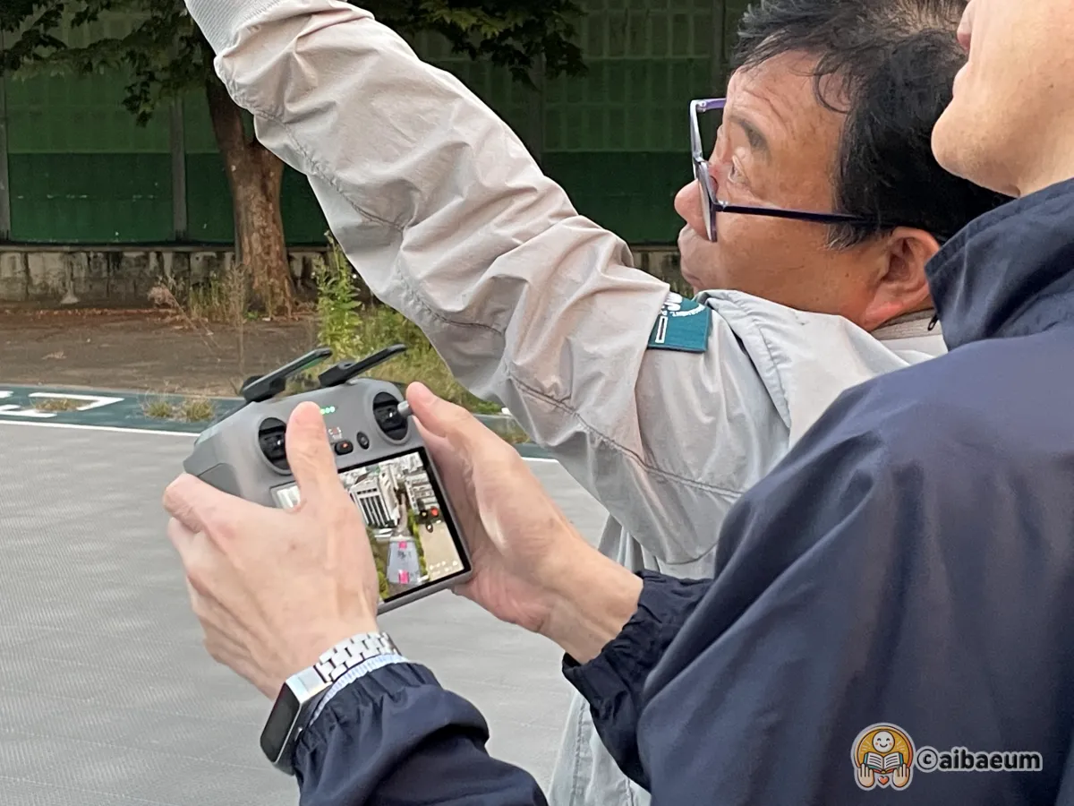 드론의-촬영용-기동-방법을-배우고-있다