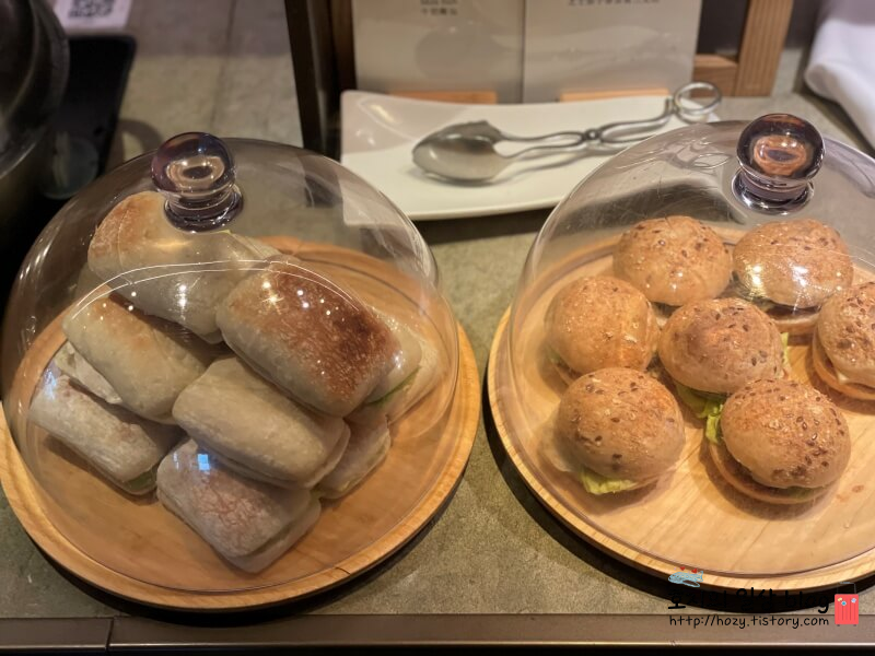 홍콩공항 캐세이퍼시픽 더덱 라운지 음식4