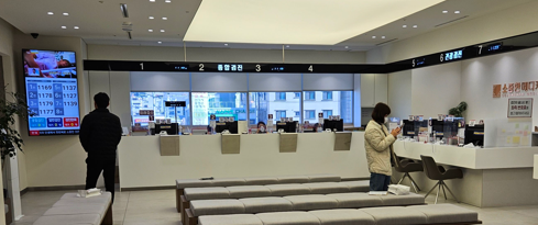 건강검진 병원의 접수 데스크