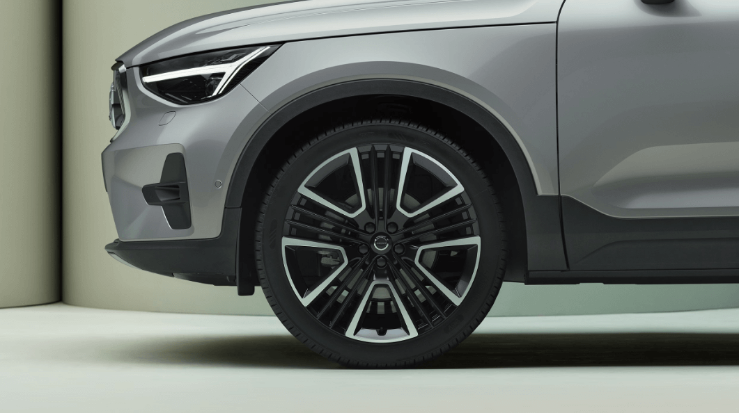 2023-볼보-XC40