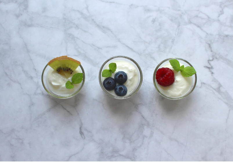 집에서 간단히 만드는 저GI 간식 요거트와 블루베리 믹스