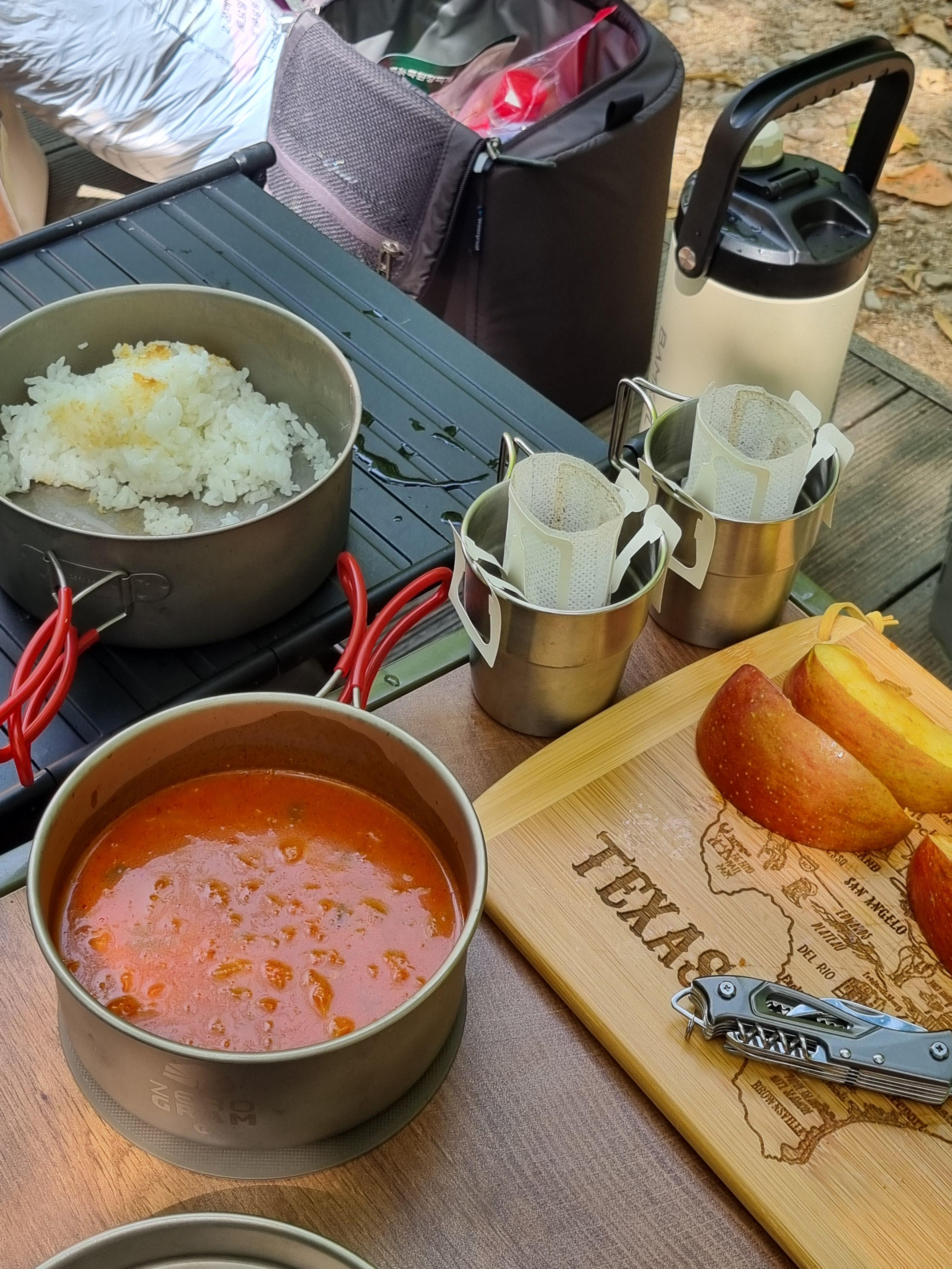 캠핑 김치찌개 아침상