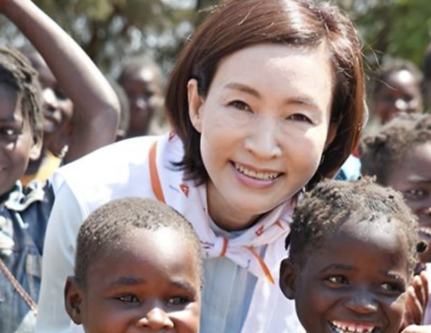 정애리-봉사사진