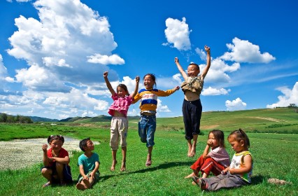 근시 위험도 커진다! &lsquo;조기 근시&rsquo; 막으려면? 유아 시기 햇빛 노출이 핵심