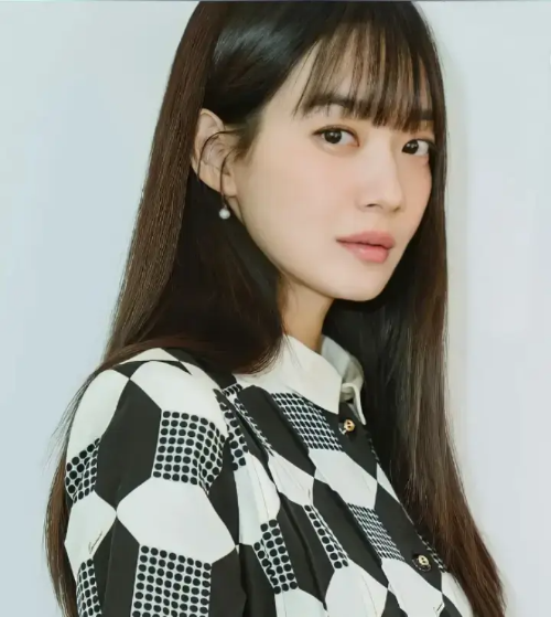 배우-신민아-사진
