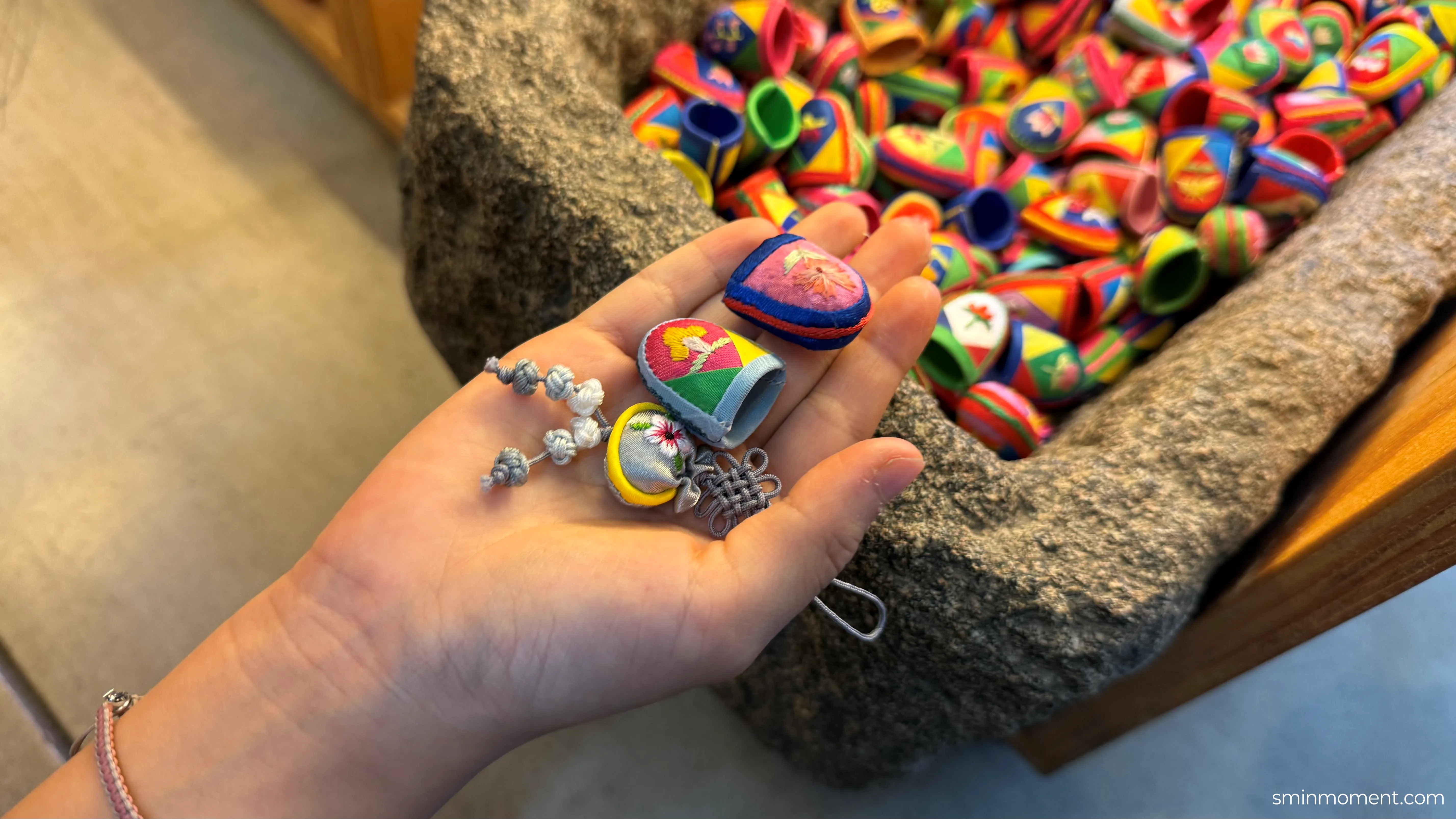 서울-나들이-인사동-볼거리-쌈지길-선물-골무-귀엽다-골랐다