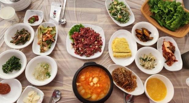 백반기행-목포-엄지가든-육회