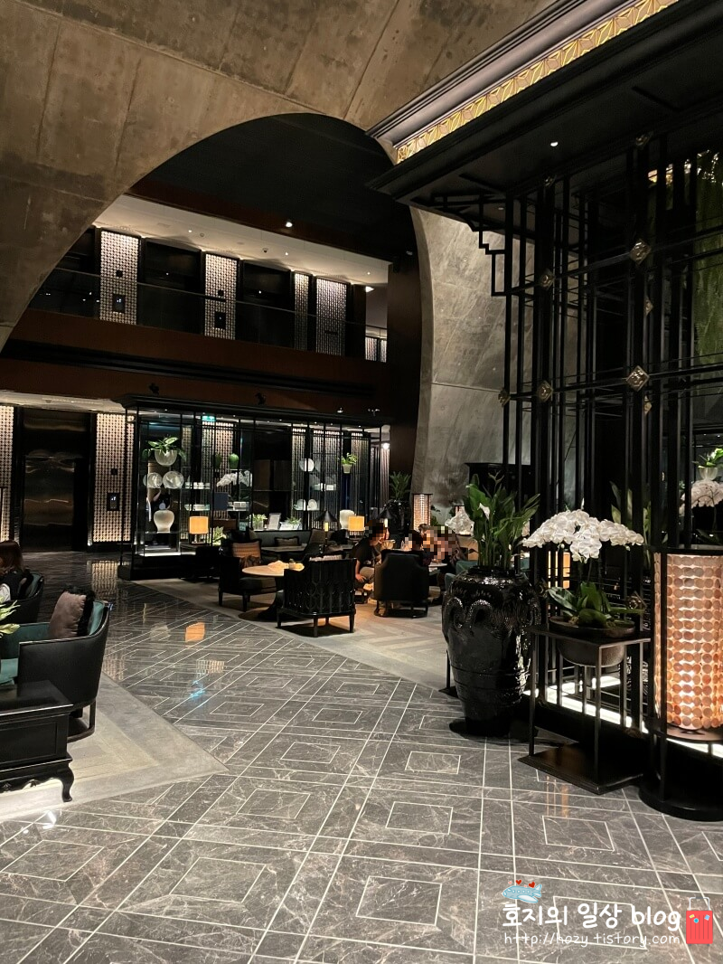 방콕 신돈켐핀스키 로비 전경