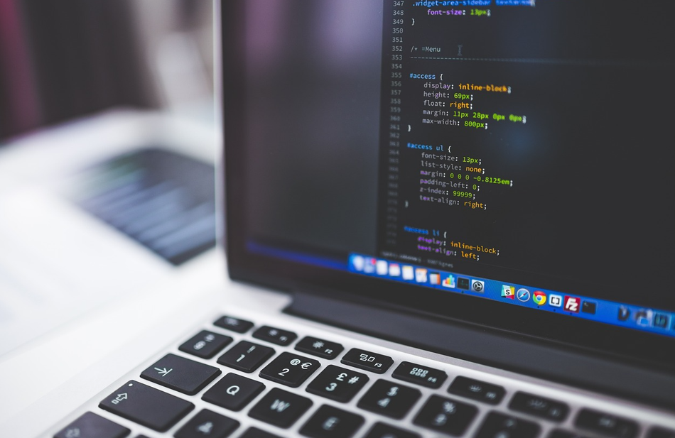 컴퓨터 화면에 코딩 이미지