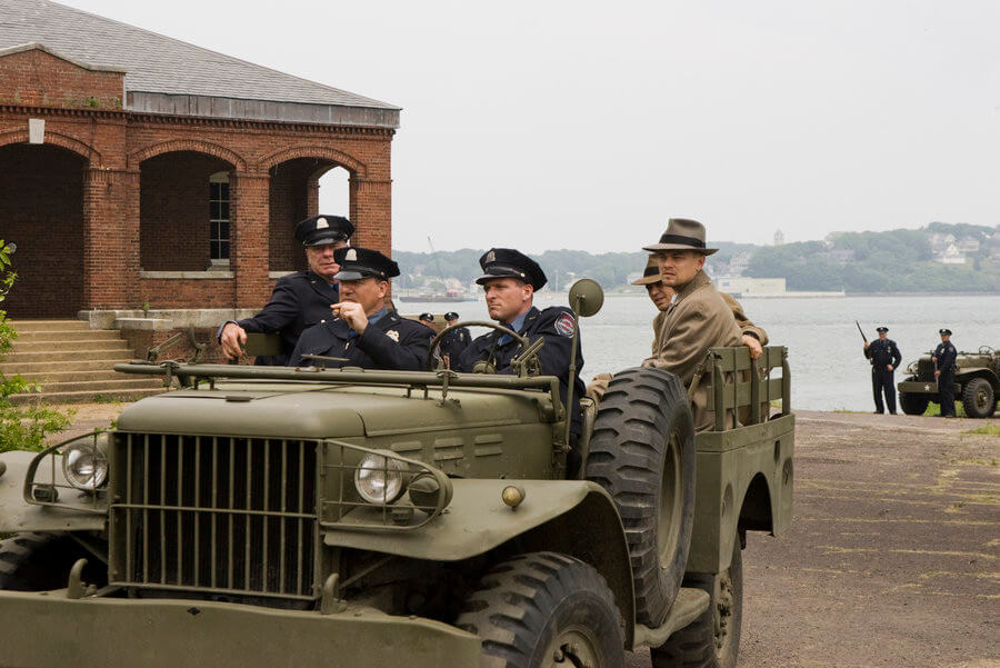 셔터 아일랜드 입도 후 병원으로 이동하는 척과 테디
