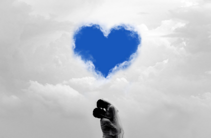 하트 모양으로 뚫린 하늘