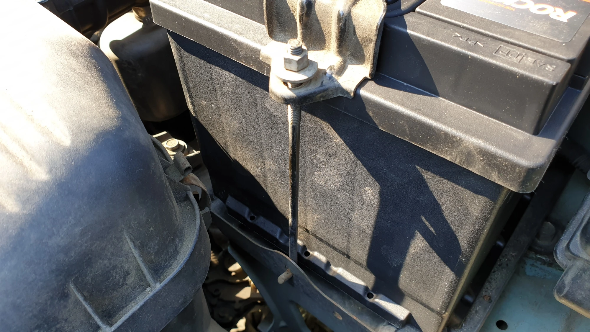 배터리 고정 장치 조립 방법