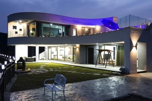 에세이 더 레지던스