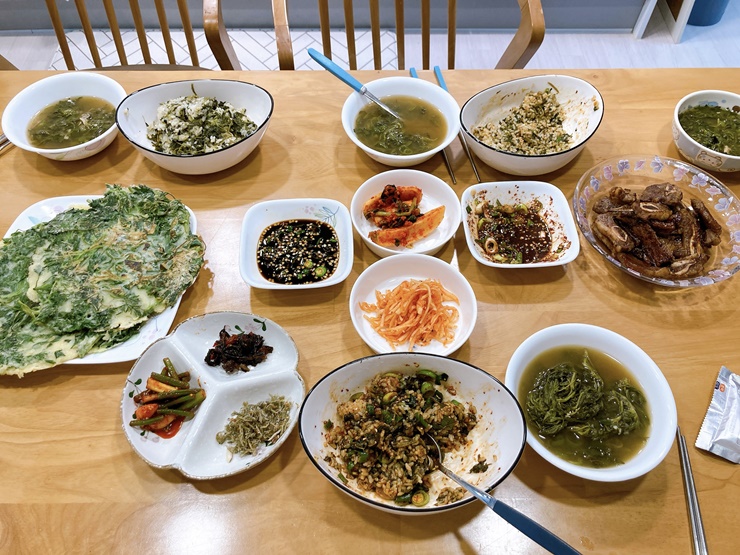 봄 쑥으로 한상차림