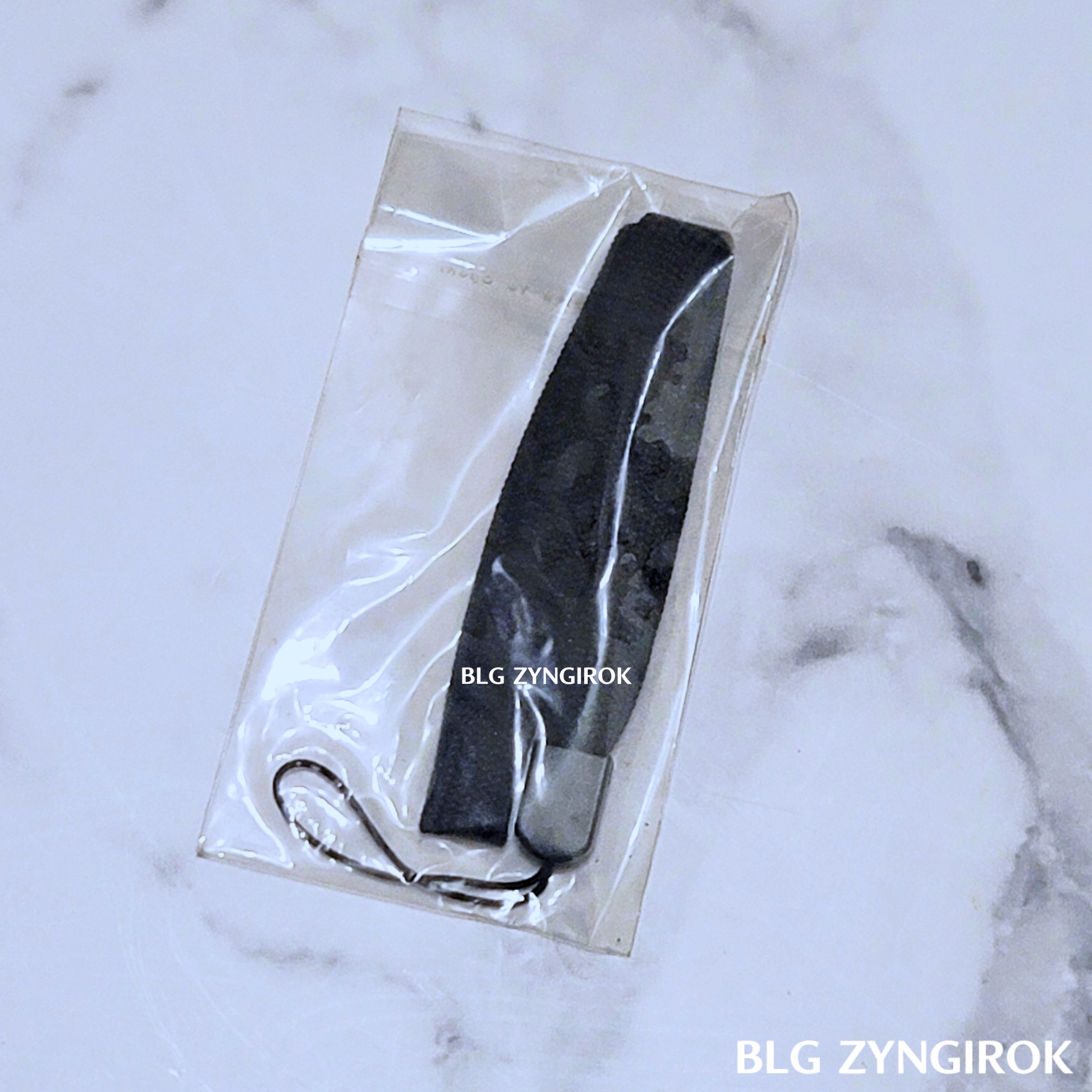 알리익스프레스에서 구매한 블루투스 리모컨에 걸 스트랩 모습이다.