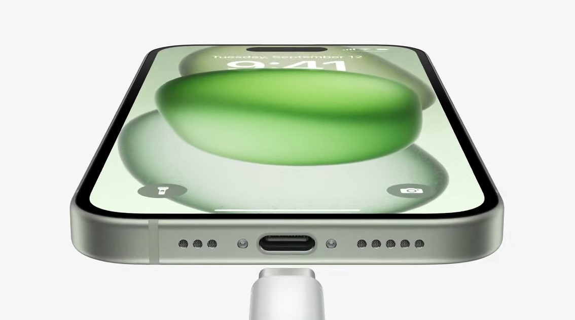 아이폰15, USB-C 적용