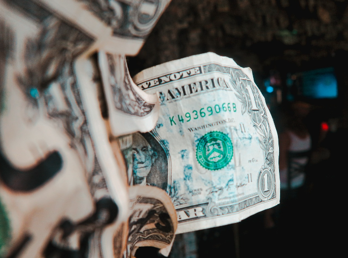 가상자산(암호화폐) vs 주식, 어디에 투자해야 할까?