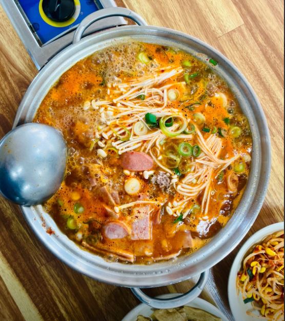 6시 내고향 군산 부대찌개 맛집 비행장정문부대찌개