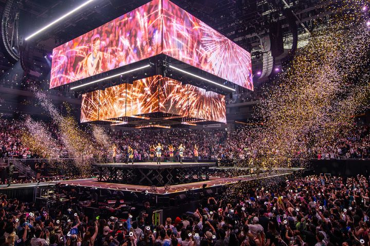 트와이스 북미 투어 55만 관객 돌파! K-팝 걸그룹 역대 최다 기록 및 일본 국립경기장 최초 입성 총정리