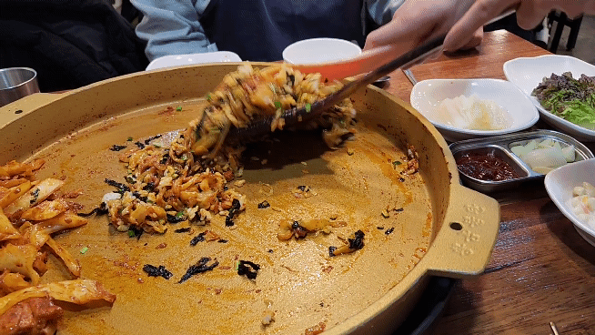 호반닭갈비볶음밥비비기