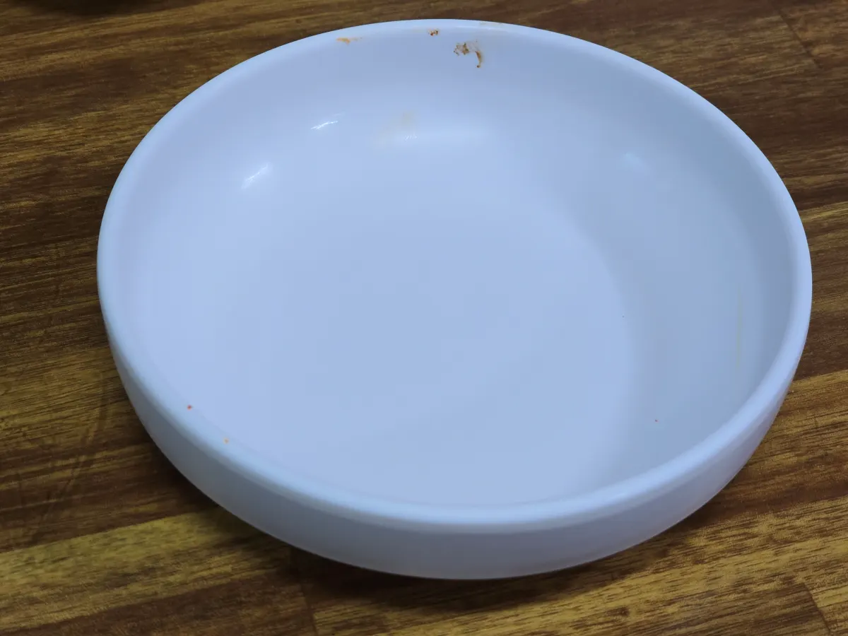 이물질이 묻은 앞접시 사진-전체샷