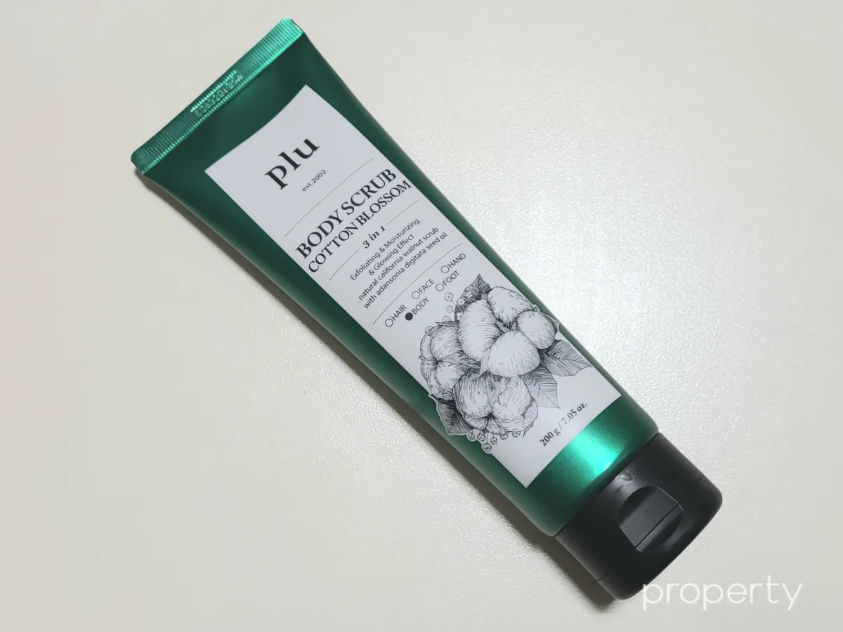 초록색과흰색의-플루스크럽-용기-검정색뚜껑-코튼그림이그려져있는