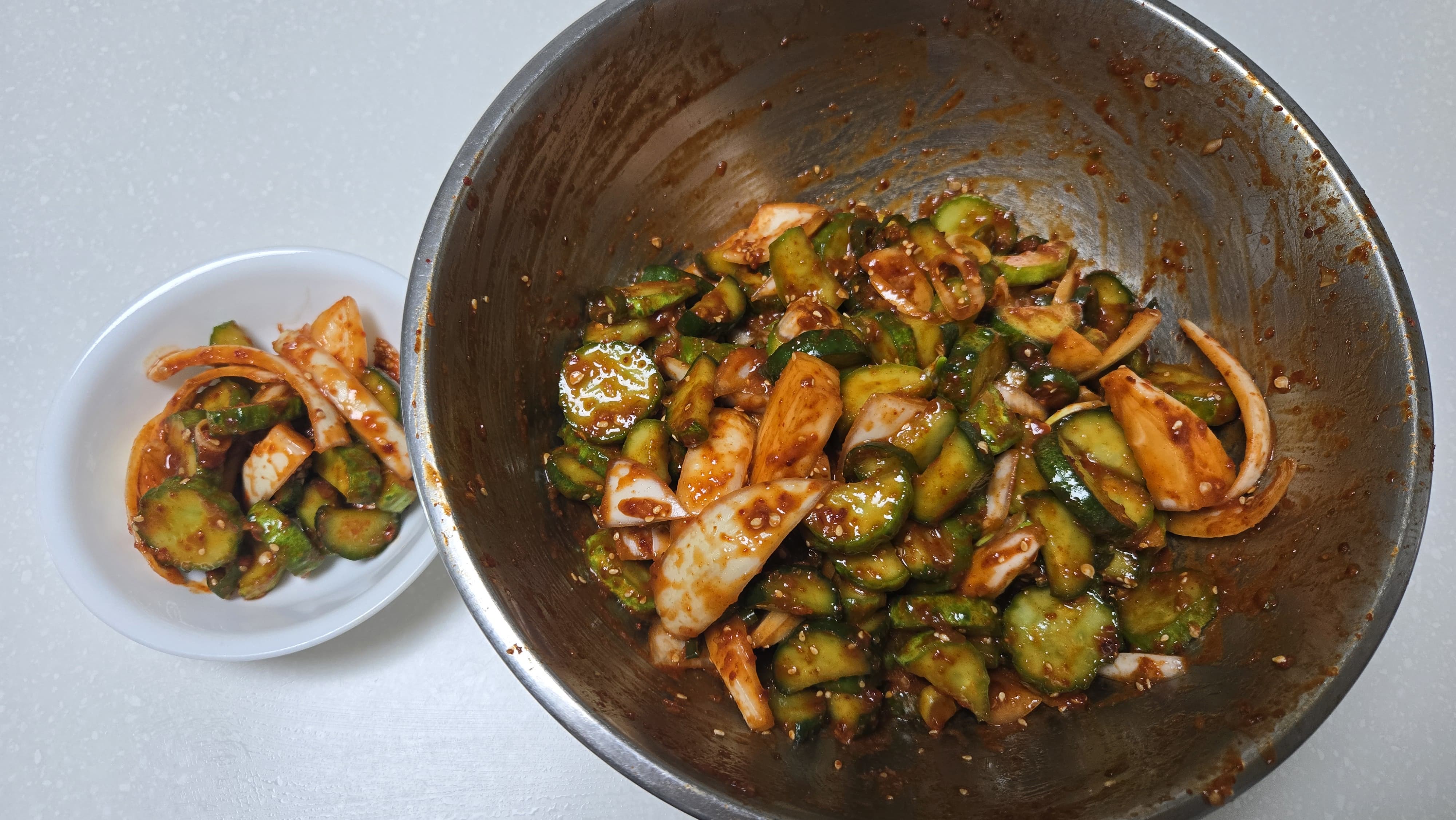 작은 그릇에 담아내면 반찬으로도 좋고 넉넉하게 담아두면 가족들이 함께 먹기에도 딱