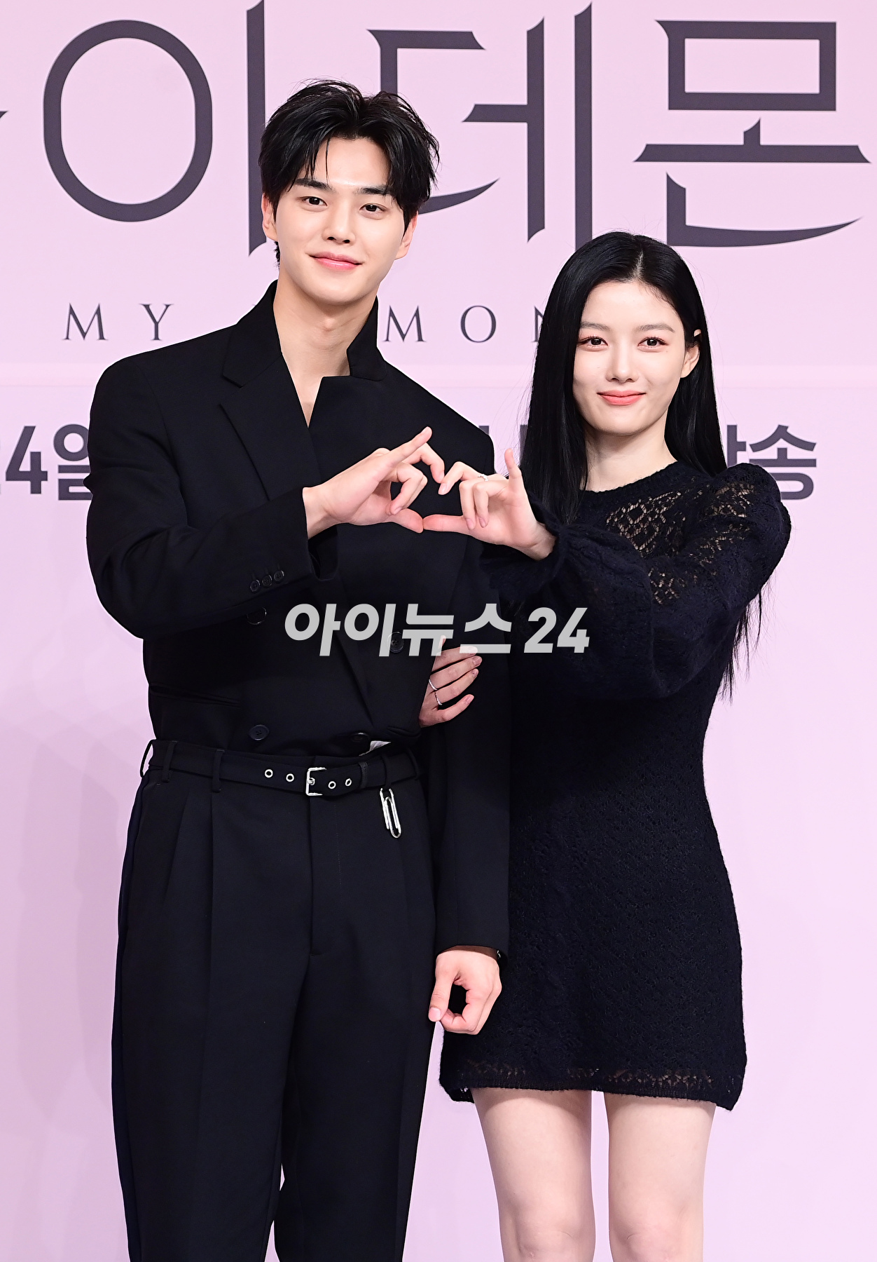 배우 송강과 김유정이 24일 오후 서울 양천구 SBS에서 열린 SBS 새 금토드라마 '마이 데몬' 제작발표회에 참석하고 있다. [사진=정소희 기자]