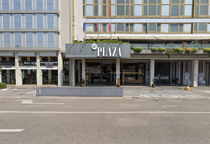 플라자 호텔 외부01