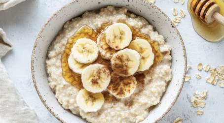 오트밀 + 바나나 + 견과류 (호두&amp;#44; 아몬드) 