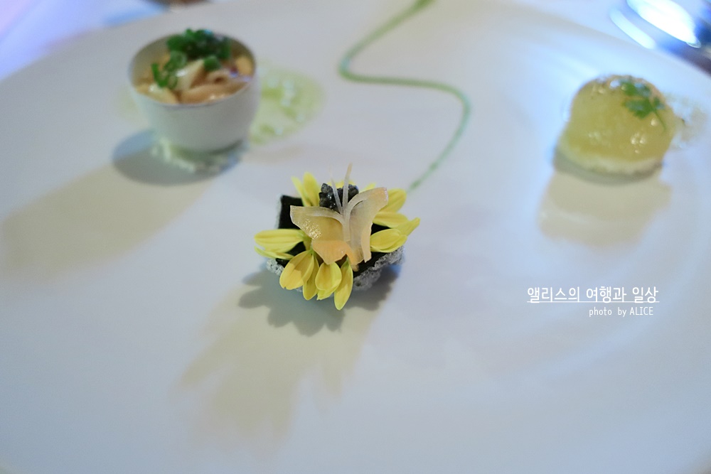 제주 전통 5성급 호텔 씨에스 다이닝 레스토랑 크리스마스 특별한 코스메뉴