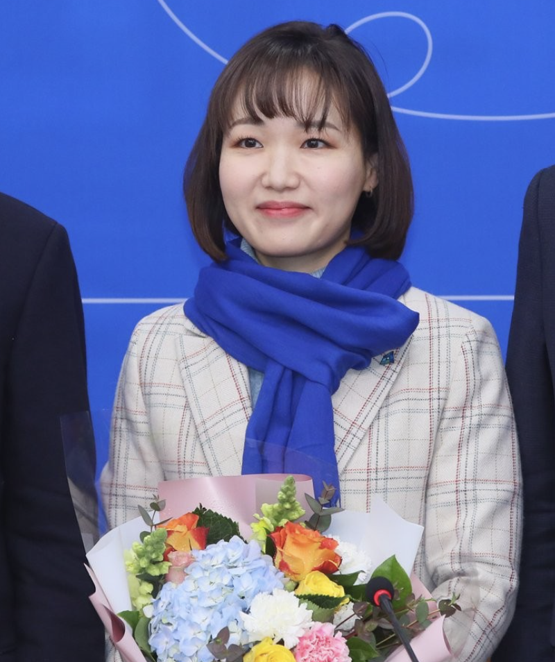 홍정민 경력