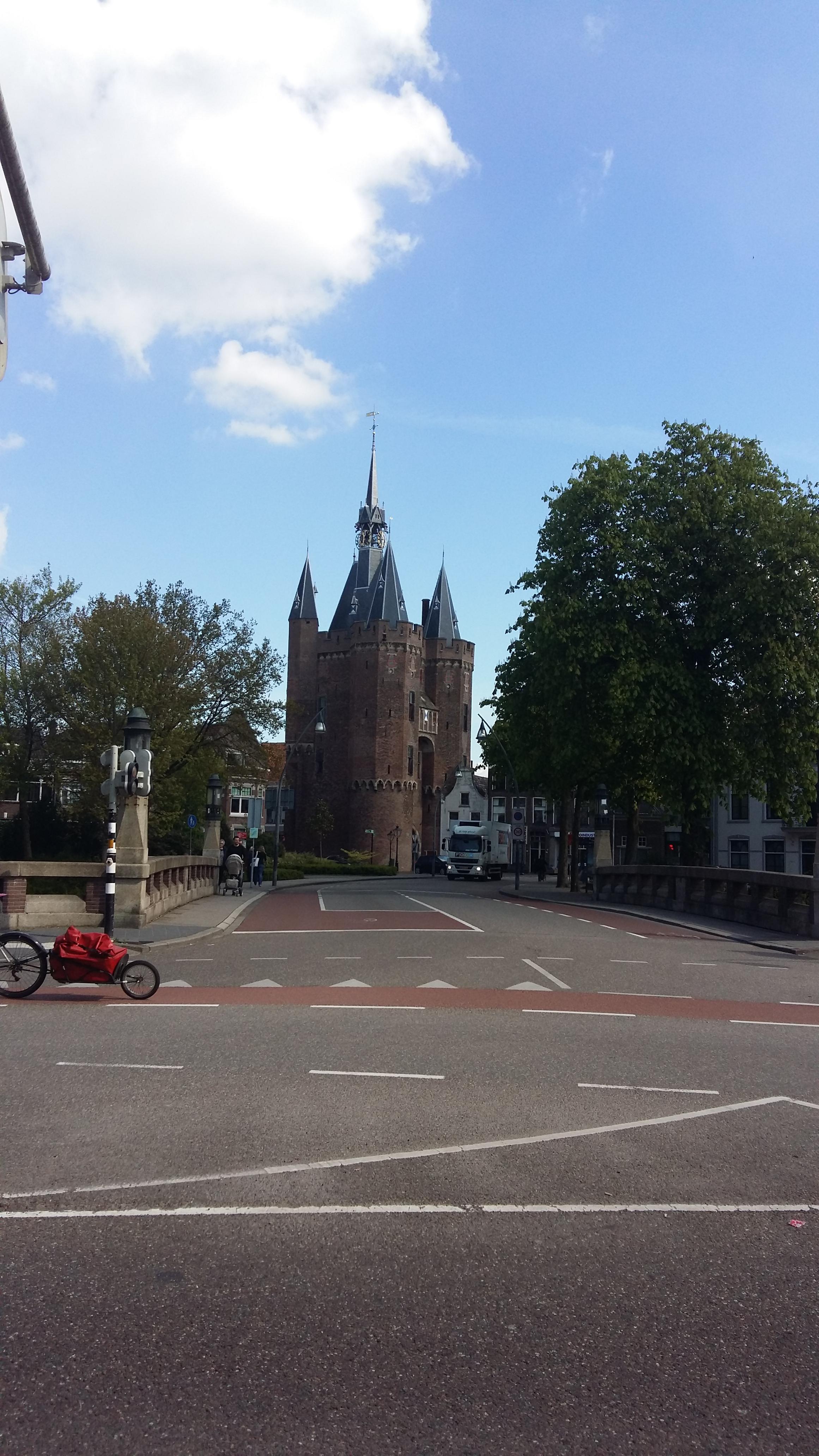 네덜란드 즈볼라 도로에서 바라본 사센포르트