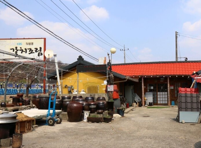 생방송투데이 인생식당 양평 40년 한결같은 손길 정성의 시골밥상 맛집 초가시골밥상
