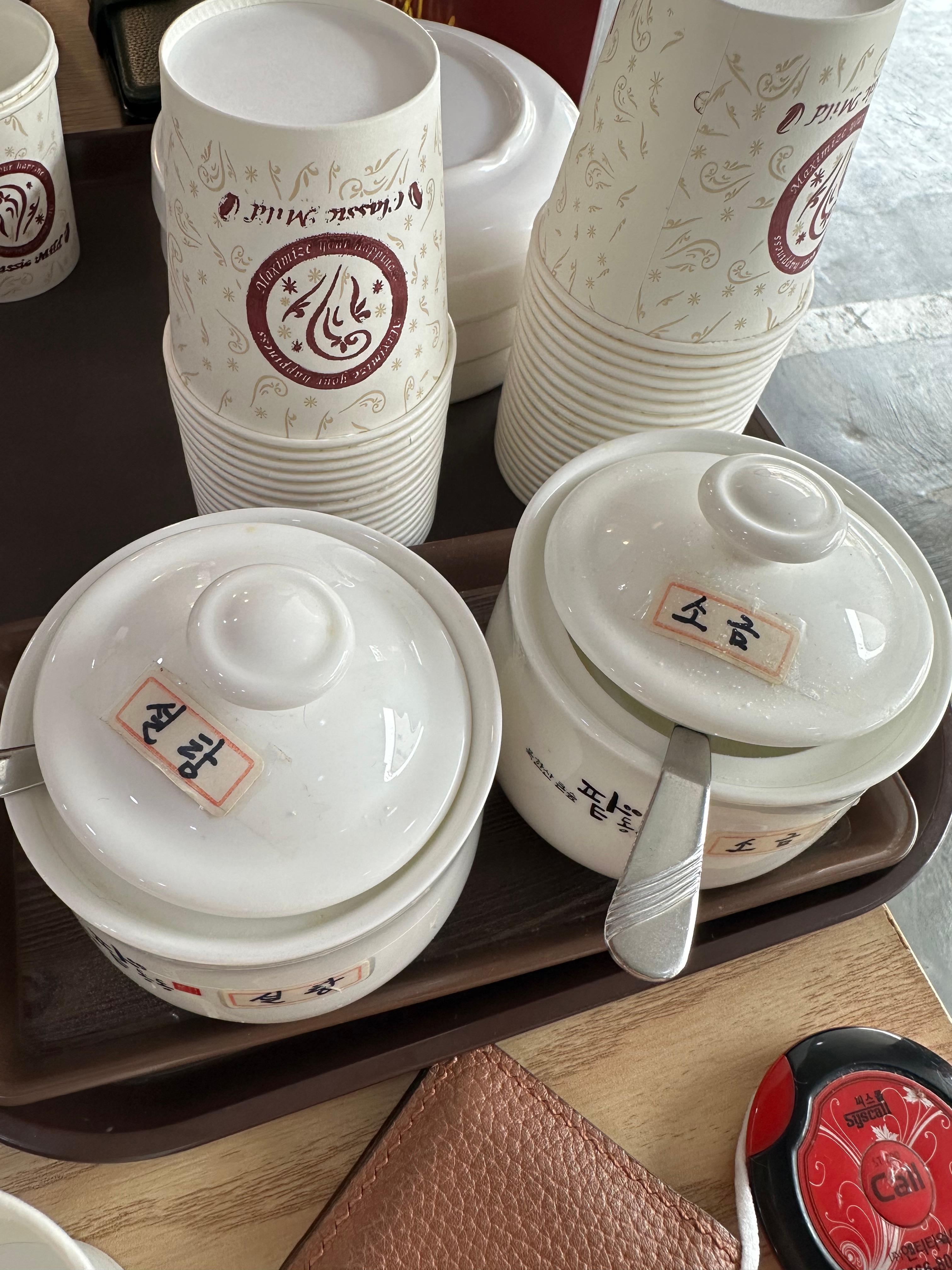 님들 팥 칼국수 먹어 봄?(진한 팥죽에 쫄깃한 칼국수면, 단맛 적음, 팥전문점 팥동동, 은평한옥마을 맛집, 팥칼국수, 팥죽, 보리밥 비빔밥, 서리태 콩국수, 눈꽃 팥빙수)