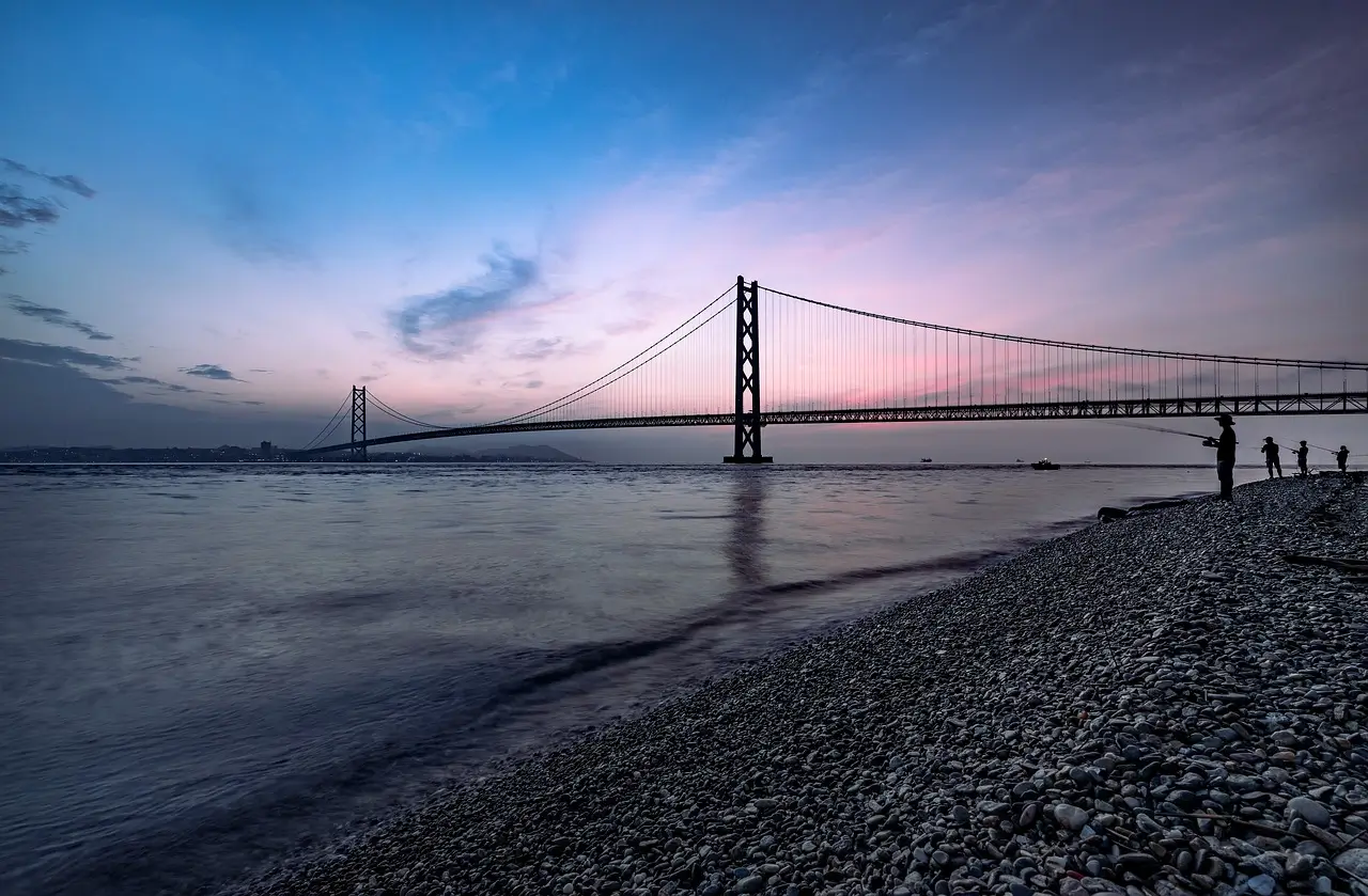 바다 낚시와 다리 이미지