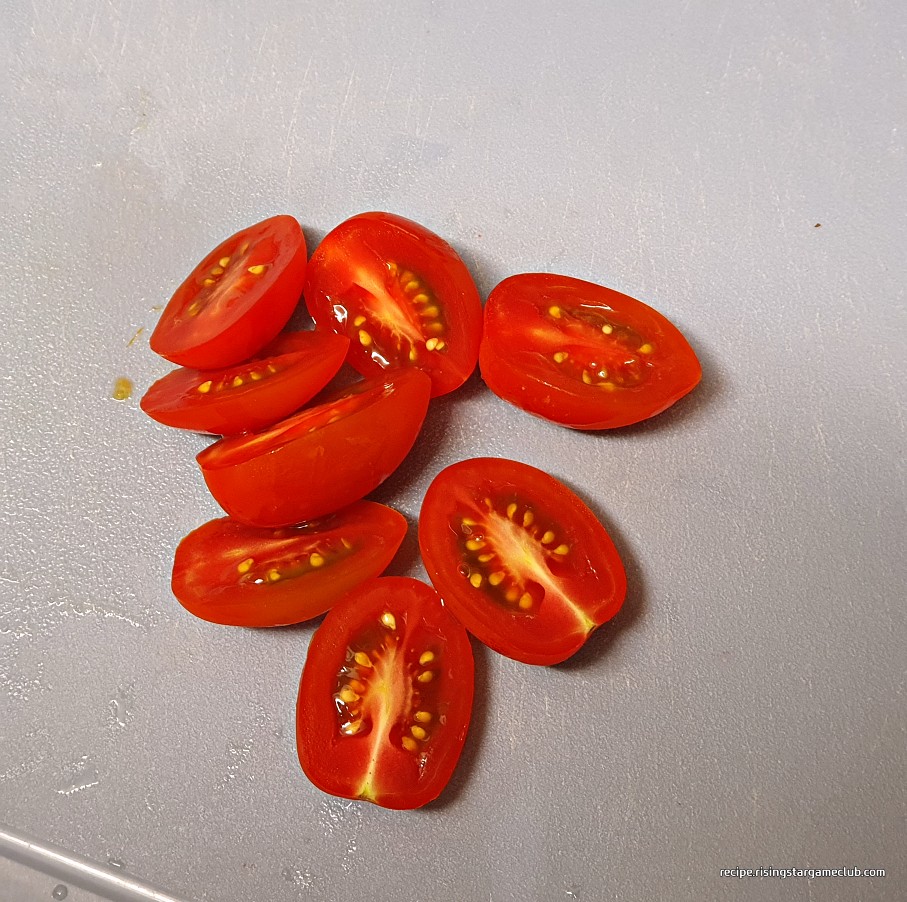 두부로 만드는 간단한 콩국수 고명 방울토마토 반으로 썰기