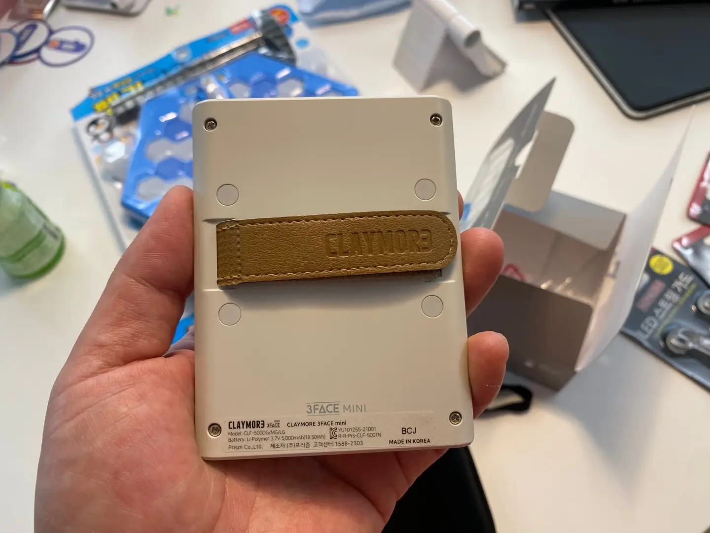 크레모아-3페이스-한손에든이미지