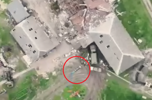 드론 폭탄 투하 장면