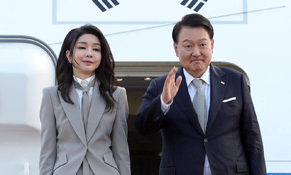 사진은 윤석열 대통령(왼쪽)과 김건희 여사. [사진=뉴시스]