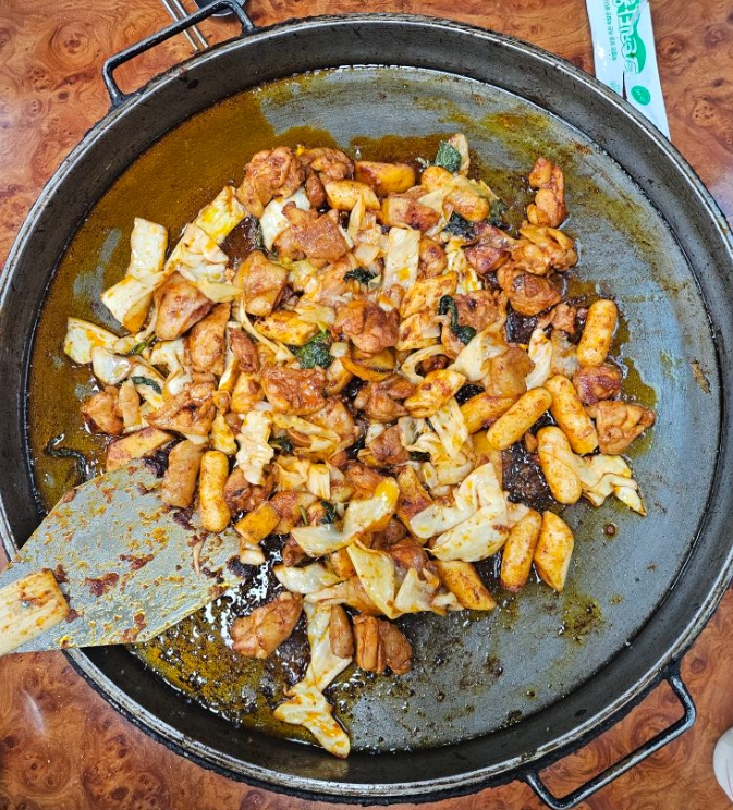 공지천 산책로 야간 분위기(갤러리)