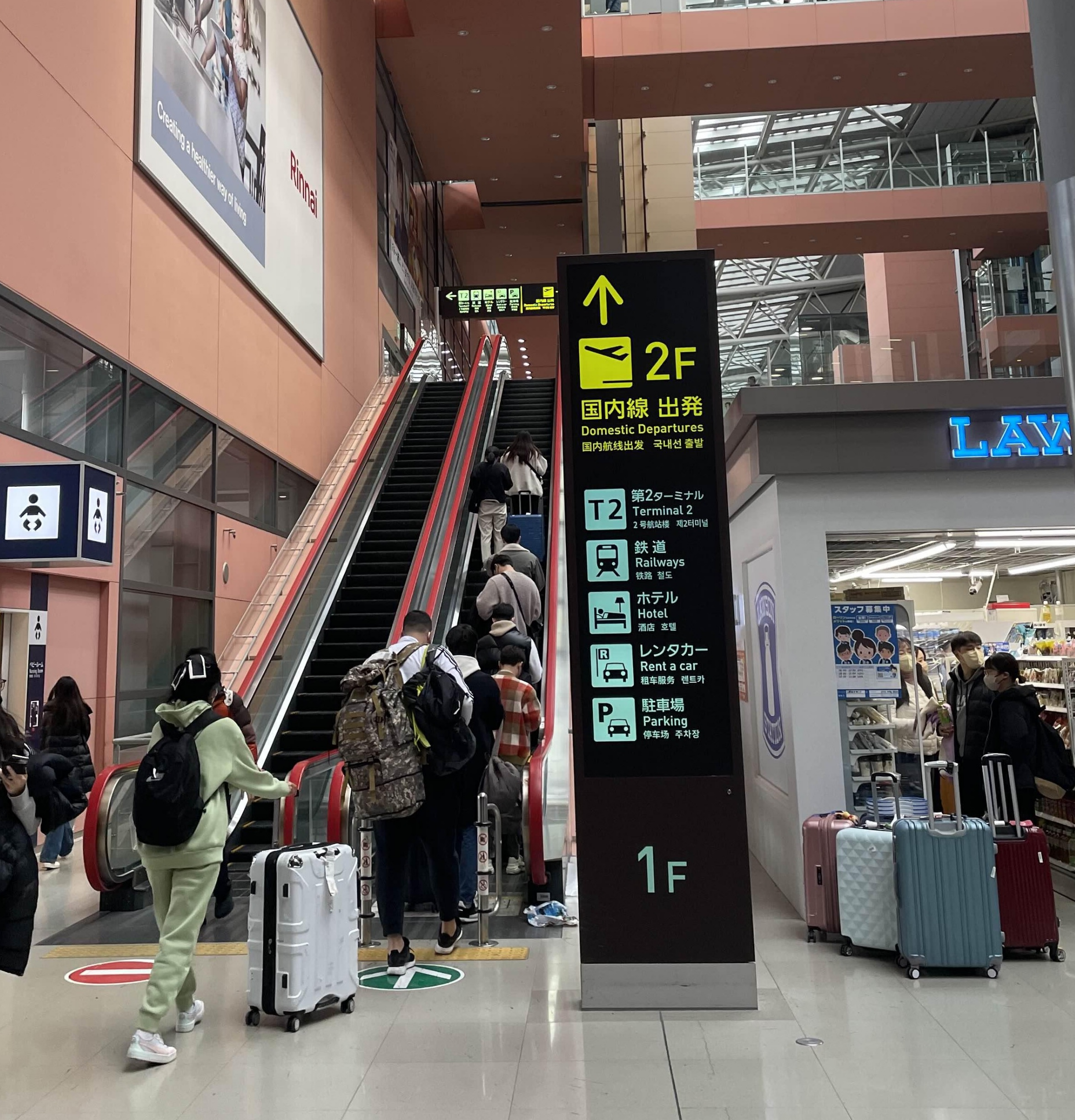 간사이 공항 2층 열차 탑승장으로 이동