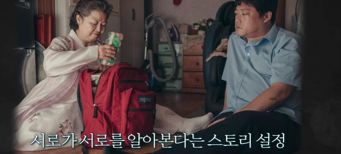 재방송을 제목으로 이유가 서로가 서로를 알아본다는 스토리 설정인데 사람들은 잘 모른다고..