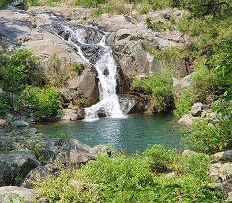 작은폭포가-있는-계곡