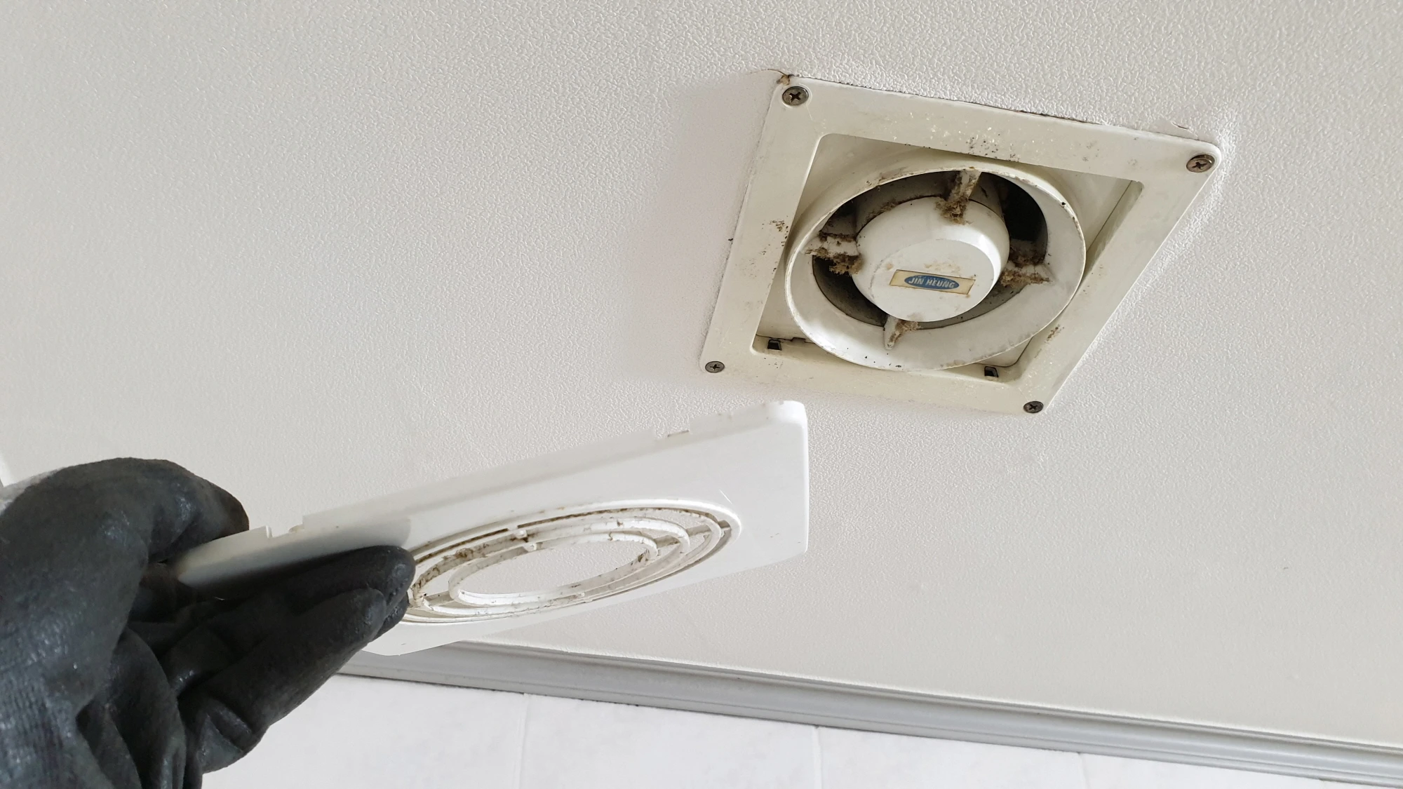 환풍기 커버 열린 상태