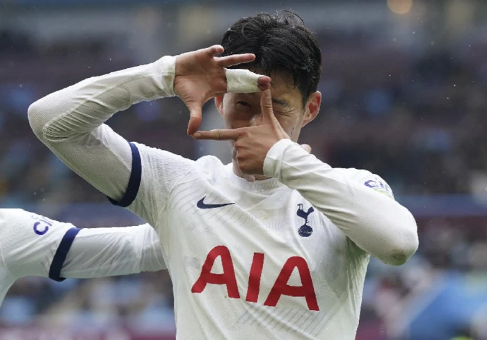 손흥민 선수가 손가락이 탈구 부상으로 인하여, 버디테이핑을 한 이미지를 포토뉴스로 부터 가져왔습니다.